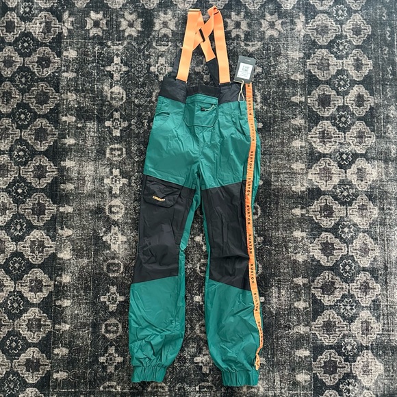 Burton Snowpants / Snowbibs - Picture 1 of 5